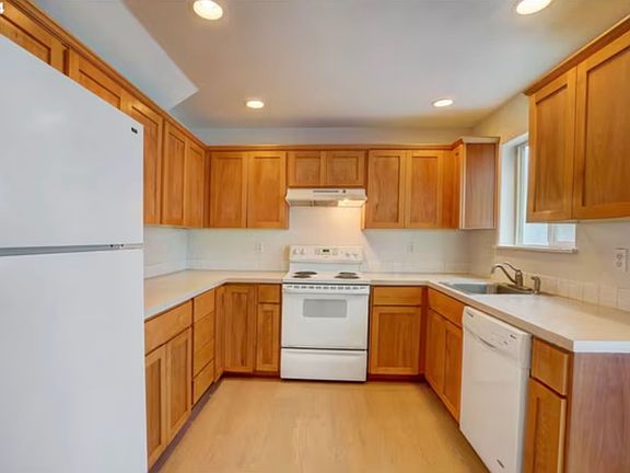 3rd image of 11825 SE Pine St #11825