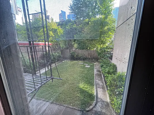 Rented by Corcoran | media 23