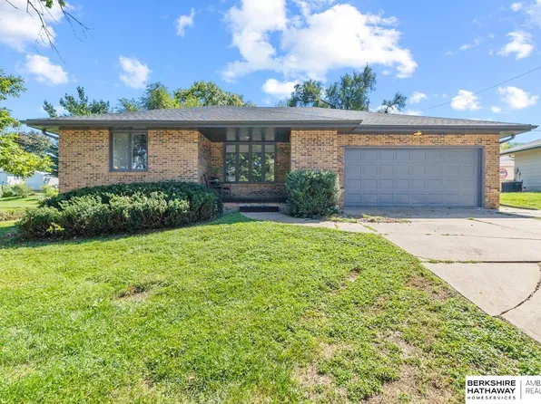 1501 Oak Dr, Blair, NE 68008