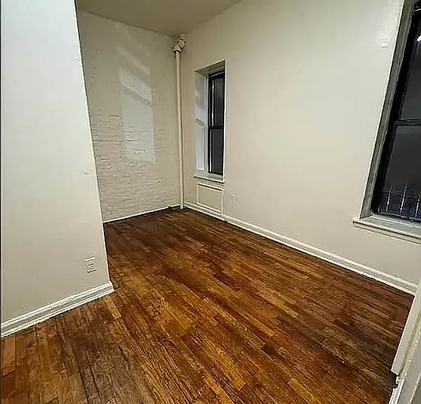 220 E 29th St #1D — Photo 2