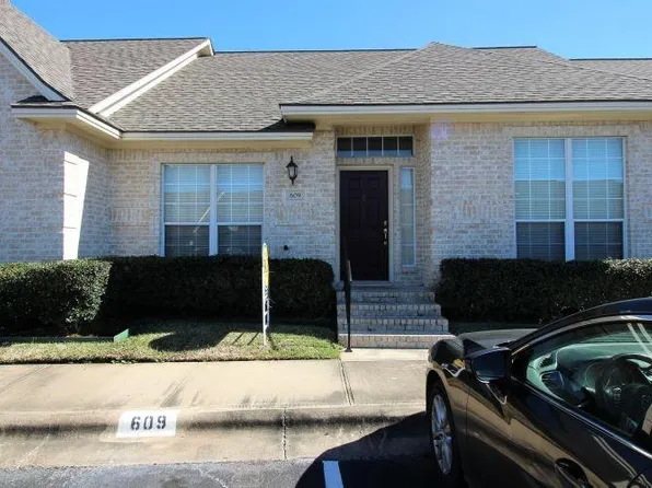 609 Fraternity Row, College Station, TX 77845