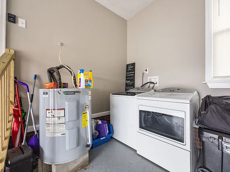 38 Hallmark Dr — Photo 29