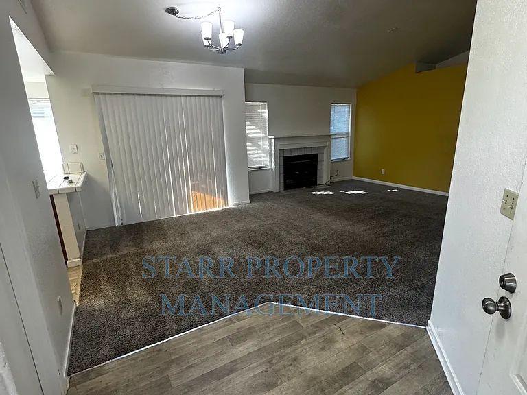 9421 Soaring Oaks Dr — Photo 2