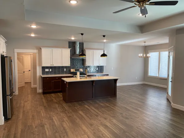 1218 Little Knife Dr, Lawrence, KS 66049