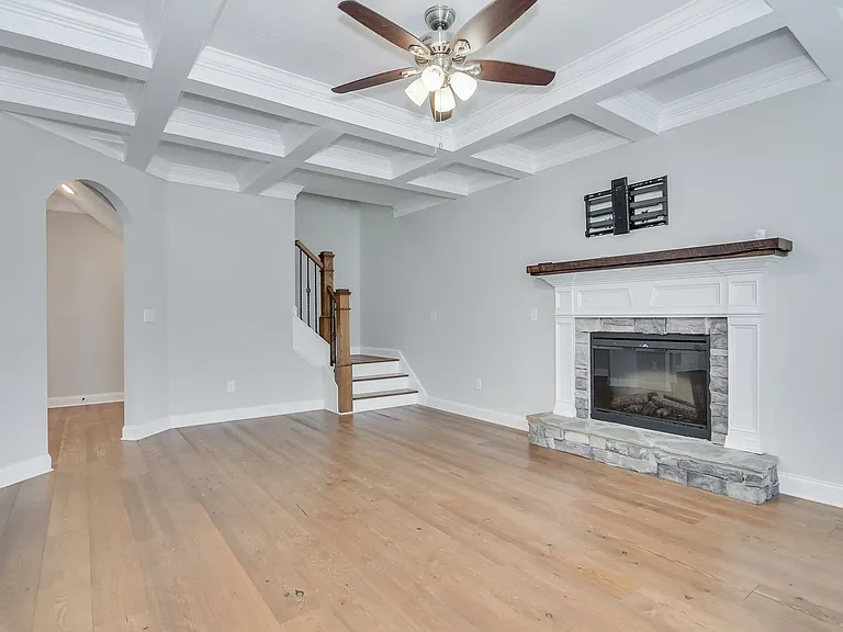 344 Colonnades Dr — Photo 12