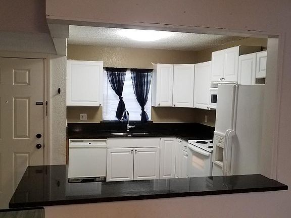 4th image of 2822 Somerset Park Dr APT 101