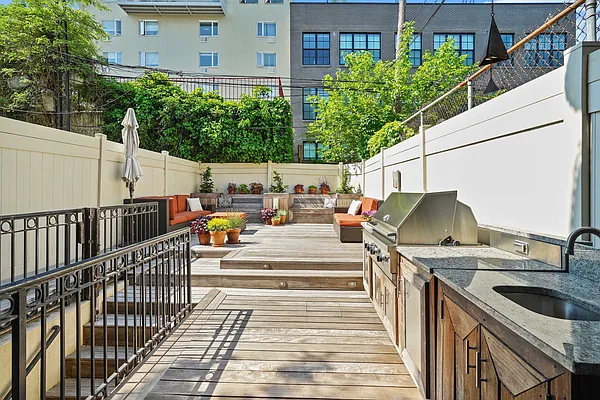 Sold by Avenue Sotheby's International Realty | media 15