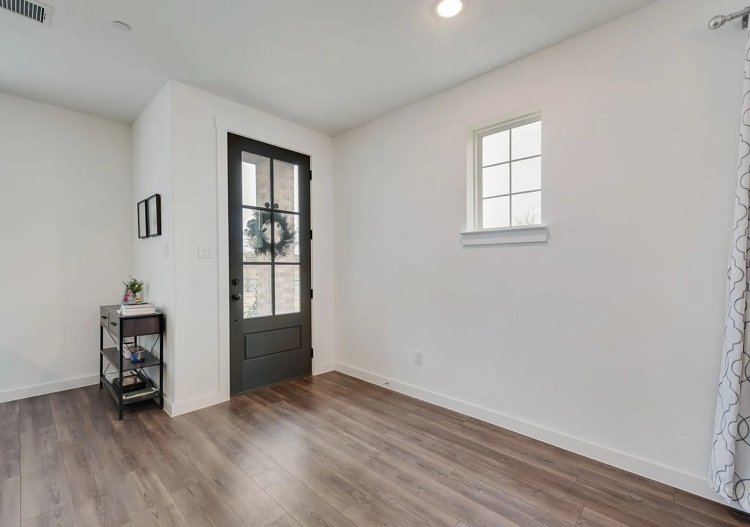 A must see townhome in Apples Crossing! McKinney ISD — Photo 4