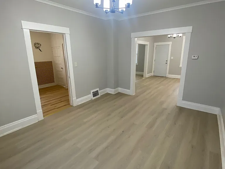 229 E Oakland St — Photo 5