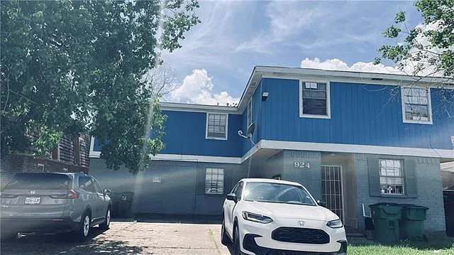 3 bed, 2.0 bath, 1100 sqft, $1,250 — Photo 1
