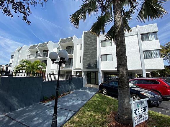 2nd image of 2345 NE 135th St APT 103