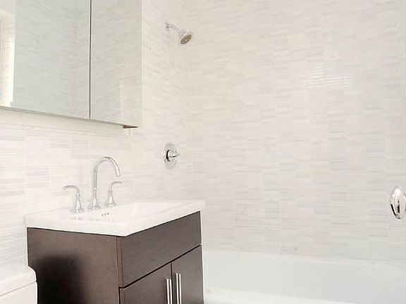 4th image of 35 E 35th St APT 4C