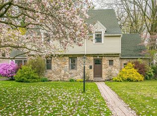 8 Lake Crescent Dr, East Rochester, NY 14445