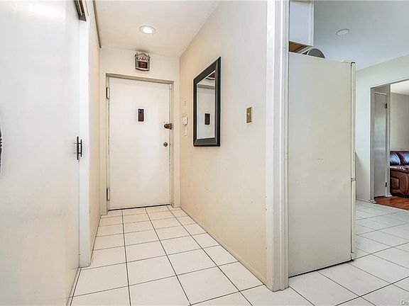 2nd image of 287 Country Club Ln