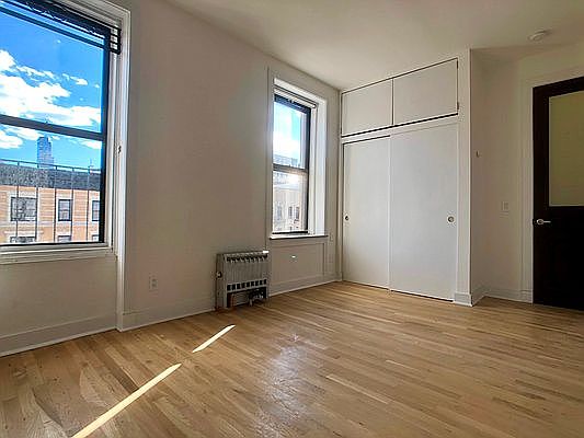 4th image of 201 W 106th St APT 11