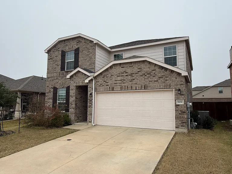 909 Cormorant St — Photo 4