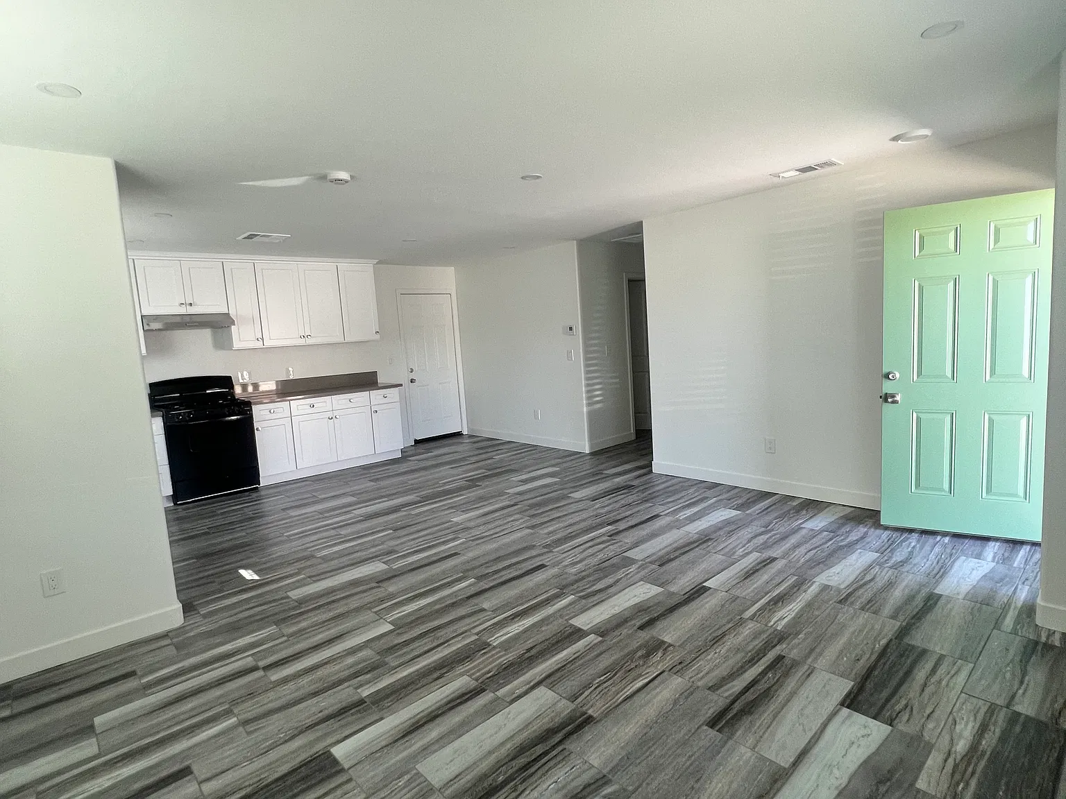 5 bed, 2648 sqft, $3,500 — Photo 3