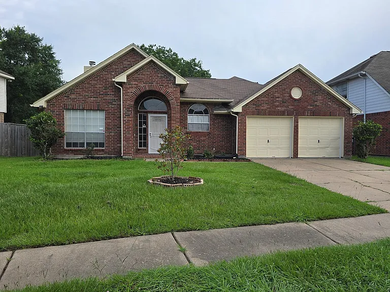 8927 Diamond Lake Ln — Photo 1