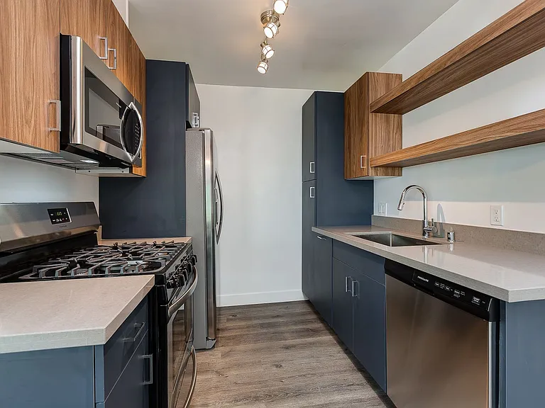 Pine Crest Apartments — Photo 22