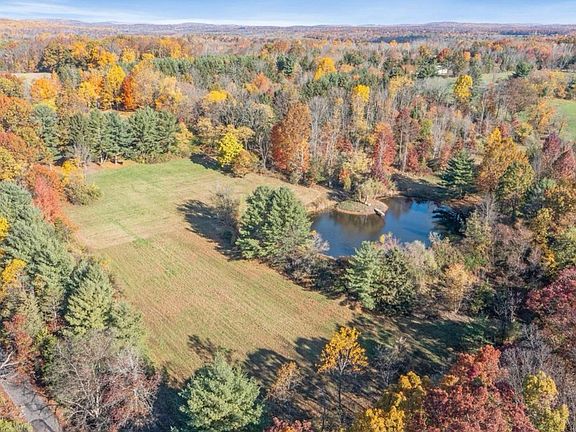 2nd image of 1323 Deer Run Rd