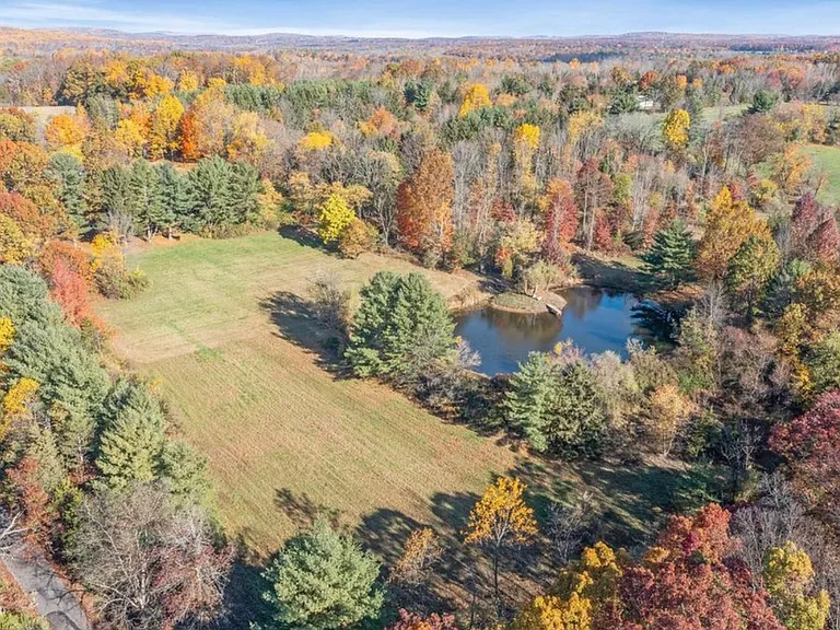 1323 Deer Run Rd — Photo 2