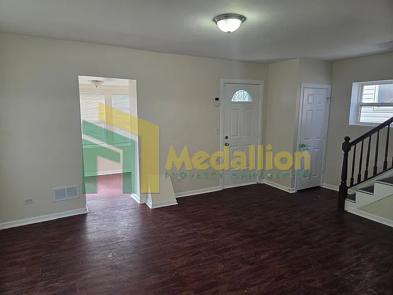 8749 S Wabash Ave — Photo 5
