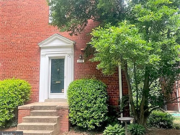 3552 Martha Custis Dr, Alexandria, VA 22302