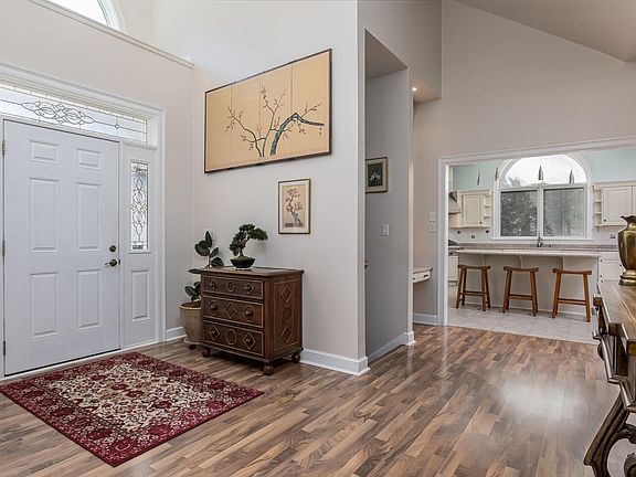 3rd image of 33 Tanglewood Drive