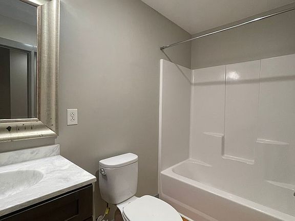 5th image of 614 Poplar St #202