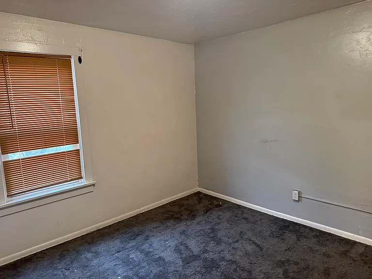 1016 Airbrake Ave — Photo 6