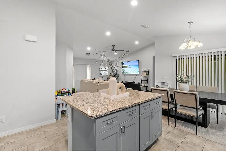 17056 Eugene Ave — Photo 2