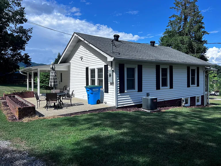 12 Greene View Rd — Photo 2