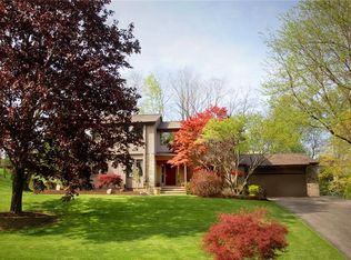 26 Mc Coord Woods Dr, Fairport, NY 14450