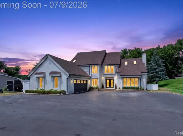 5136 Commerce Rd, West Bloomfield, MI 48324
