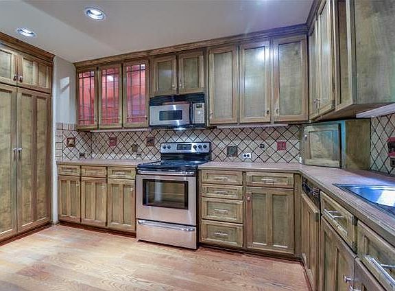 Updated Kitchen with Stainless Steel Appliances
