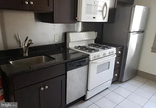 2034 Chestnut St #2F Photo 1