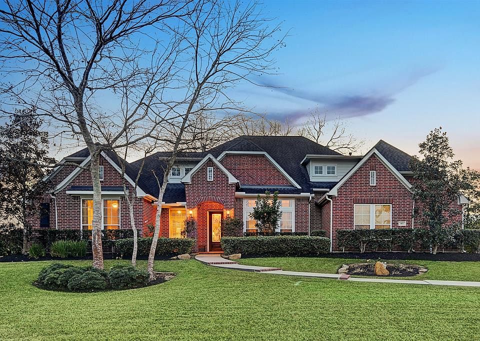 Beautiful traditional brick home sits on .46 acres of Lakefront property on Oxbow Island. This property has been impeccably maintained and boasts only the finest of finishes.
