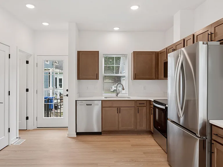 2062 Como Ave #2 — Photo 7