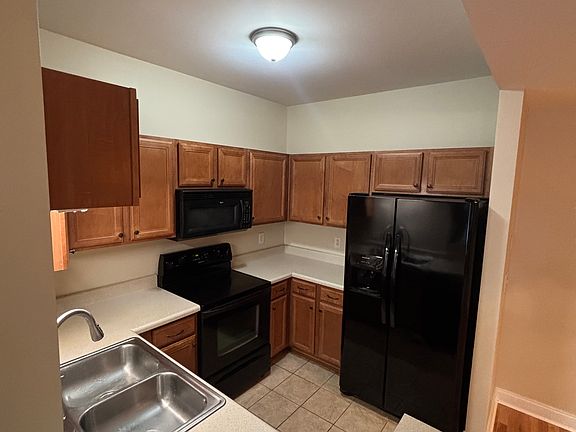 5th image of 1937 Tara Ct APT 102