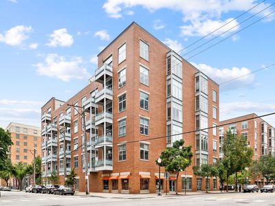 939 W Madison St APT 207, Chicago, IL, 60607