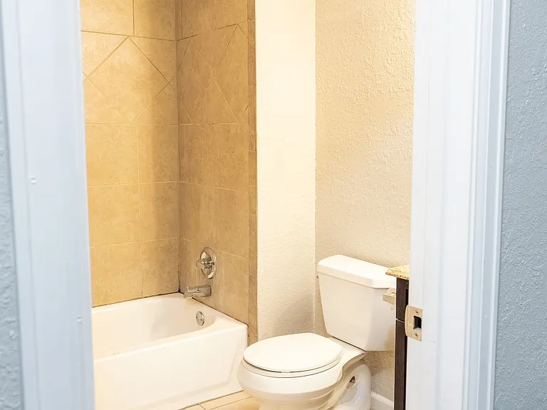 5418 Alta Loma Rd — Photo 38