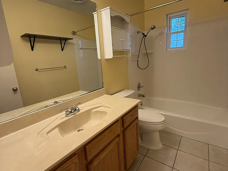 605 N College St — Photo 6