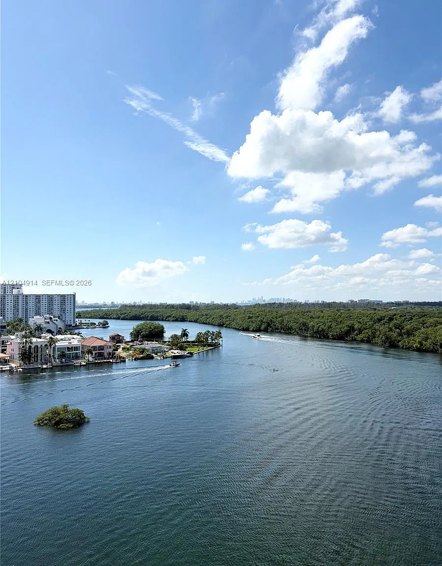 400 Sunny Isles Blvd — Photo 2