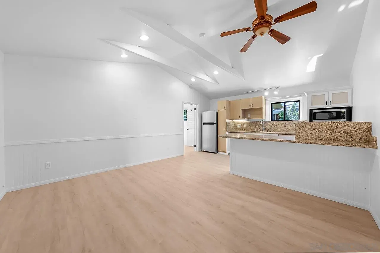 2 bed, 2.0 bath, 1100 sqft, $6,000 — Photo 2