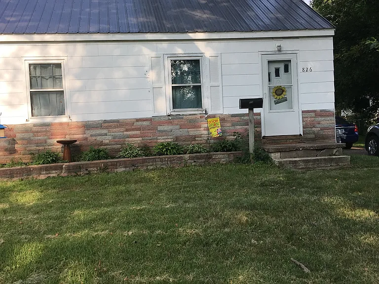 826 Englewood Ave — Photo 9