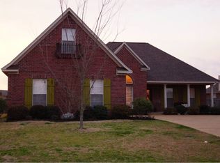 211 Crown Point Cir, Pearl, MS 39208
