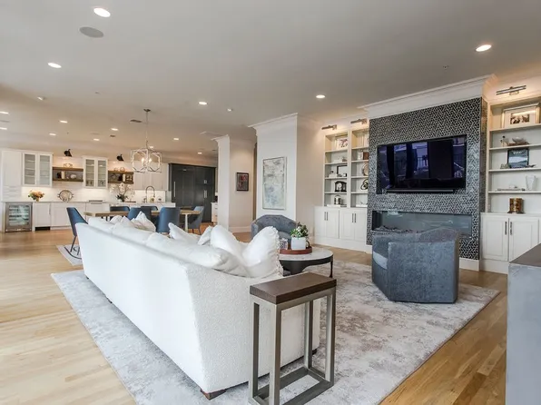 3535 Gillespie St APT 502, Dallas, TX 75219