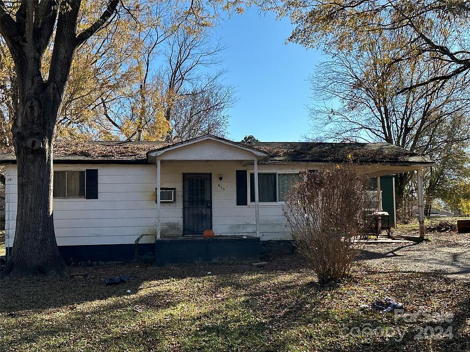 2nd image of 615 E Saunders Ave