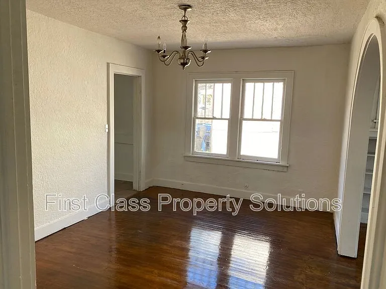 1801 N Jordan Ave — Photo 17