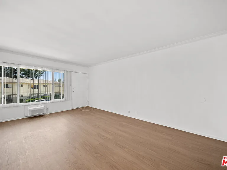 14913 Hartland St #6 — Photo 7